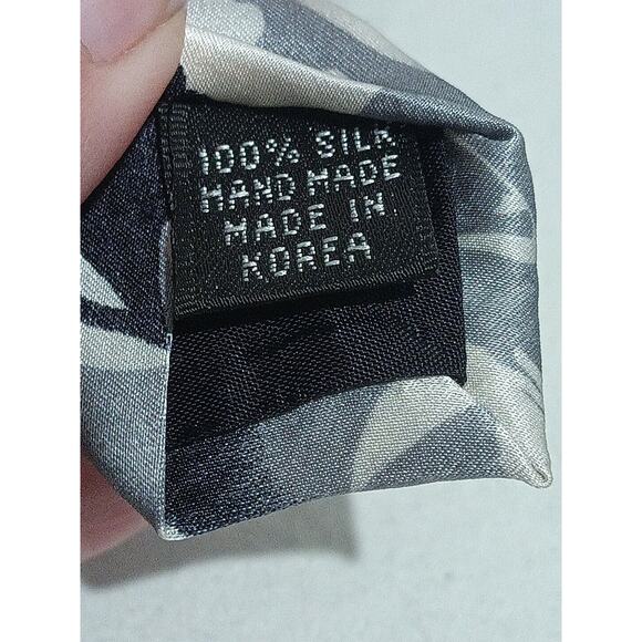 Diamante Couture Collection 100% Silk Handmade Gray Abstract Print Tie - Picture 7 of 7